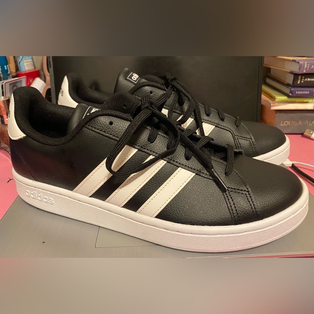 NWOB, Men’s Size 10.5 Adidas Cloudfoam Comfort Classic Black and White Sneakers